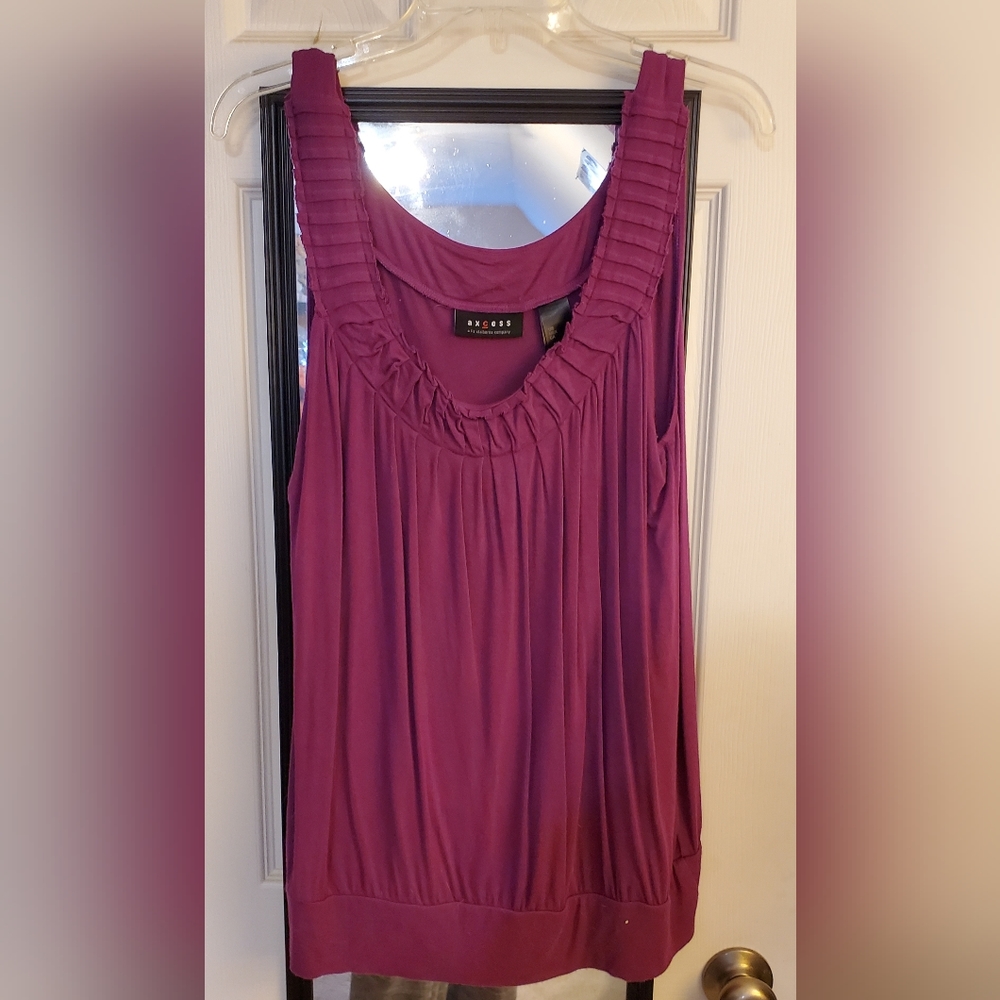Axcess sleeveless fushia top